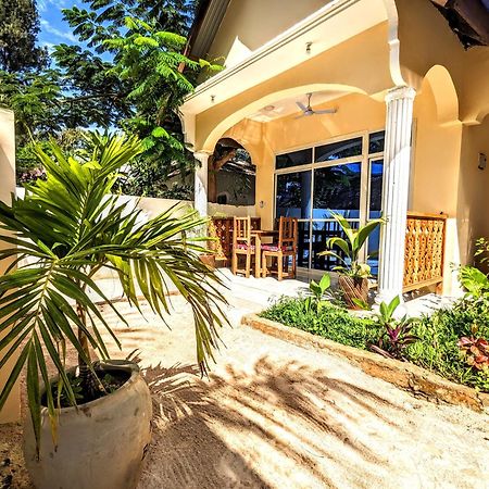 Mkadi Beach House Hotell Nungwi Exteriör bild