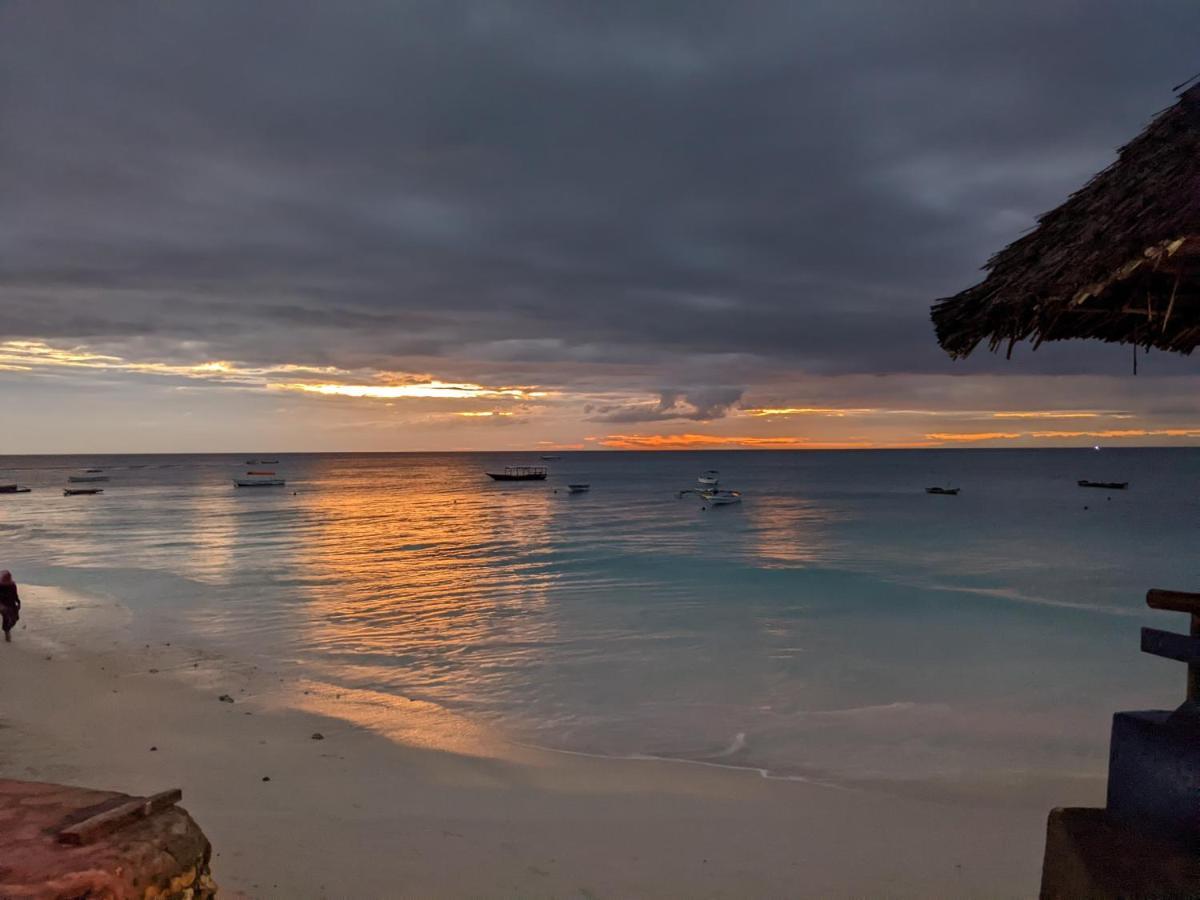 Mkadi Beach House Hotell Nungwi Exteriör bild