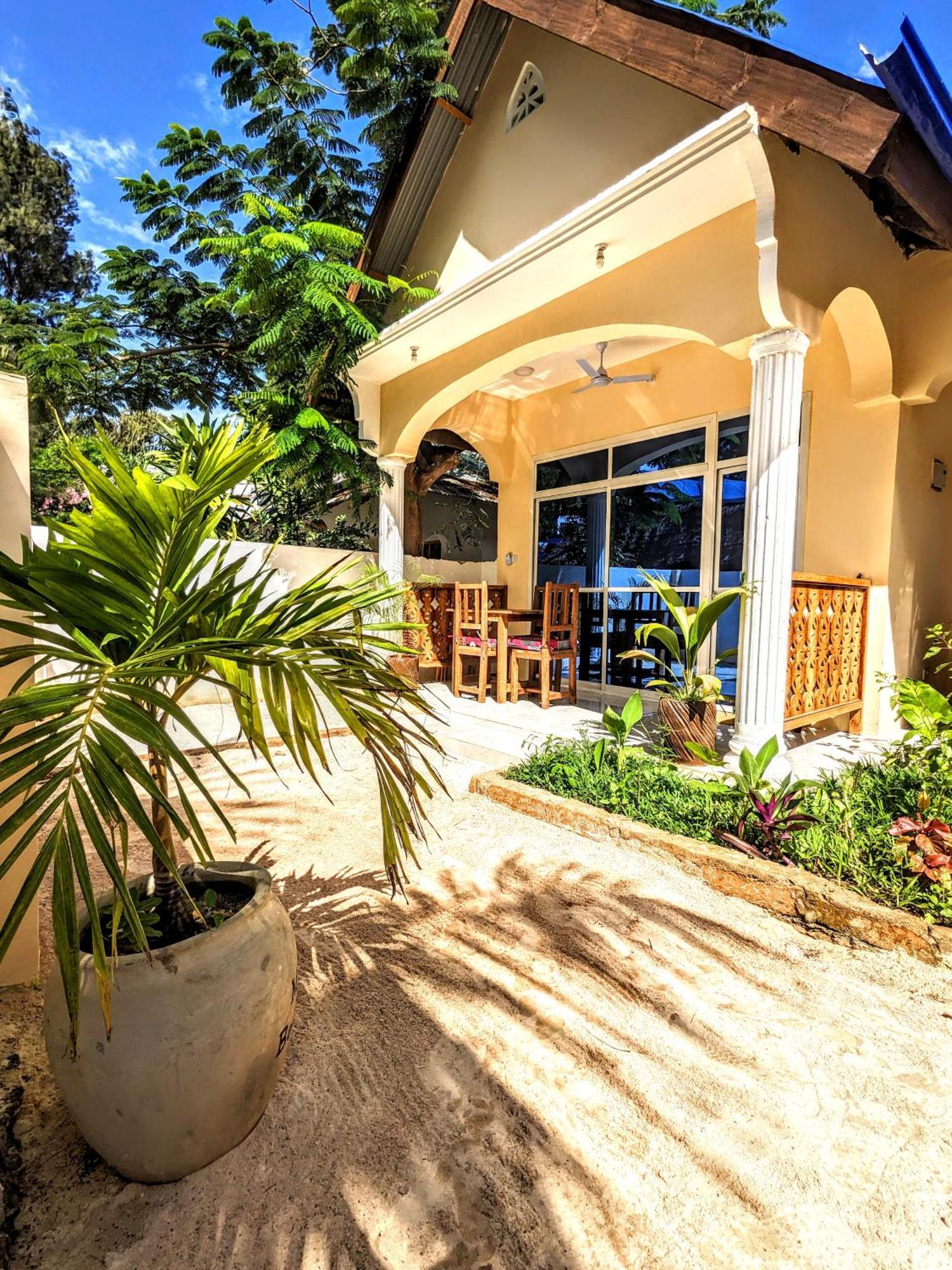Mkadi Beach House Hotell Nungwi Exteriör bild